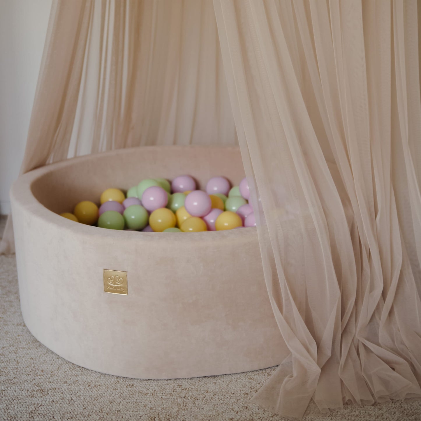 Spring Round Foam Ball Pit with 250 Balls