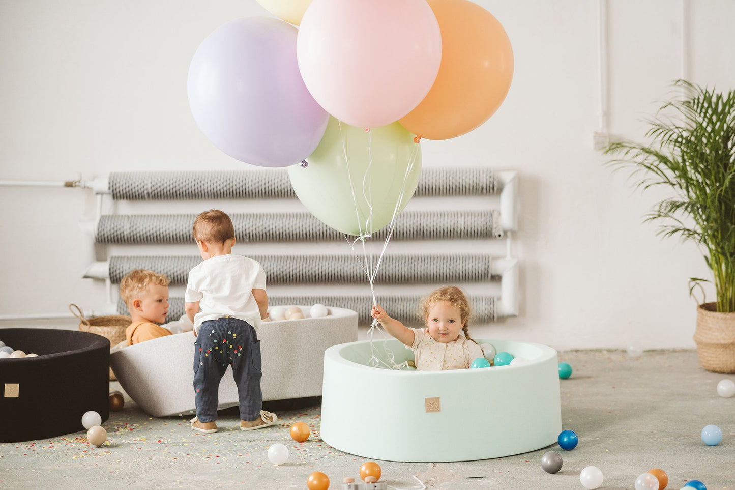 Safari Round Foam Ball Pit with 250 Balls