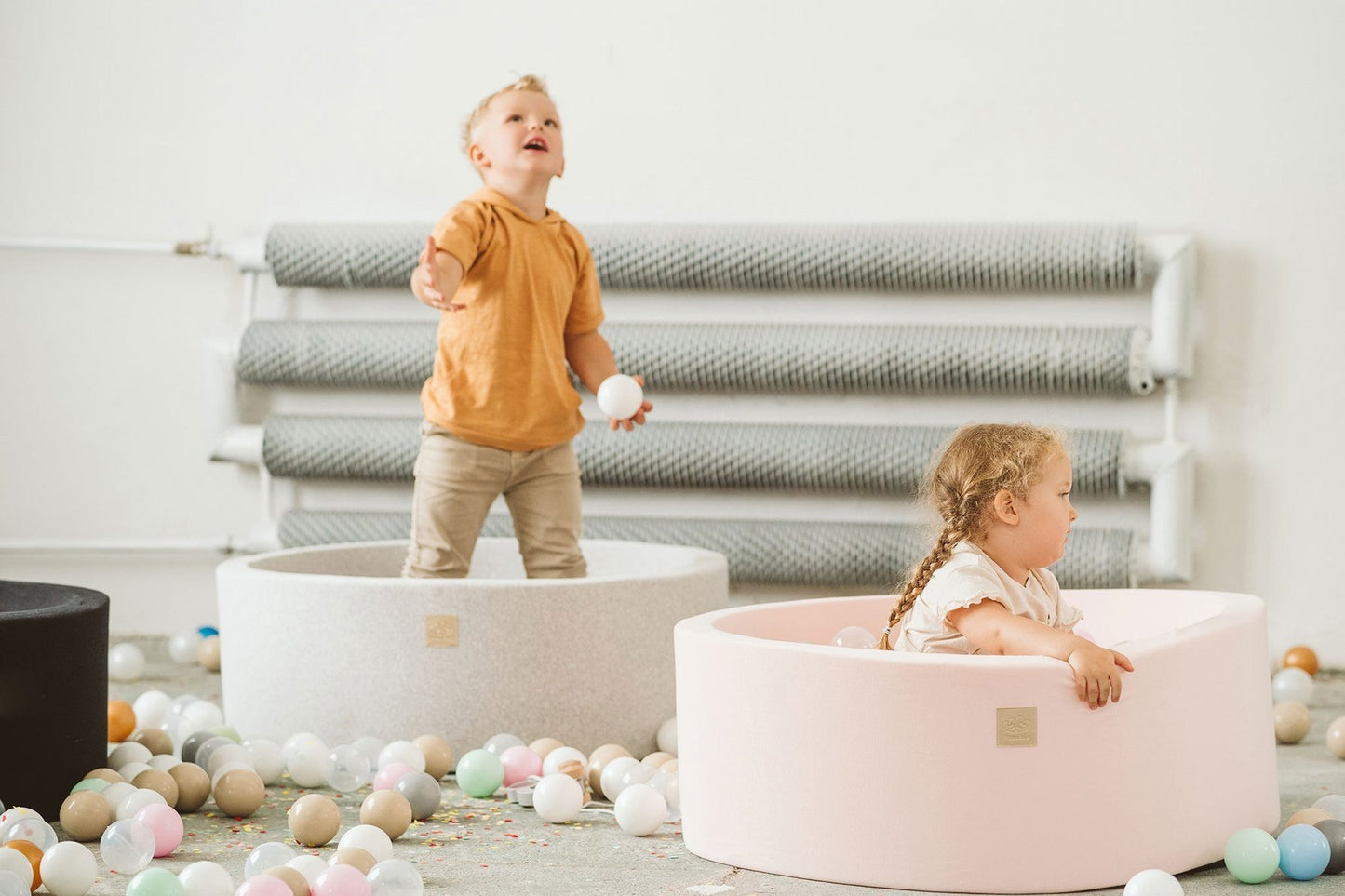 Glamour Round Foam Ball Pit with 250 Balls